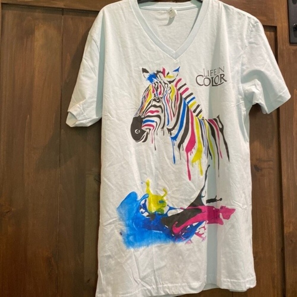 E515-216) Life in Color NWOT Women's V-neck tee 2 pc. Size M Zebra
